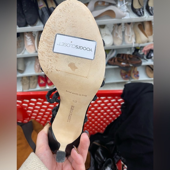 Manolo Blahnik designer heels. Verified by YOOGIS Closet. Never worn brand new. - Picture 3 of 6